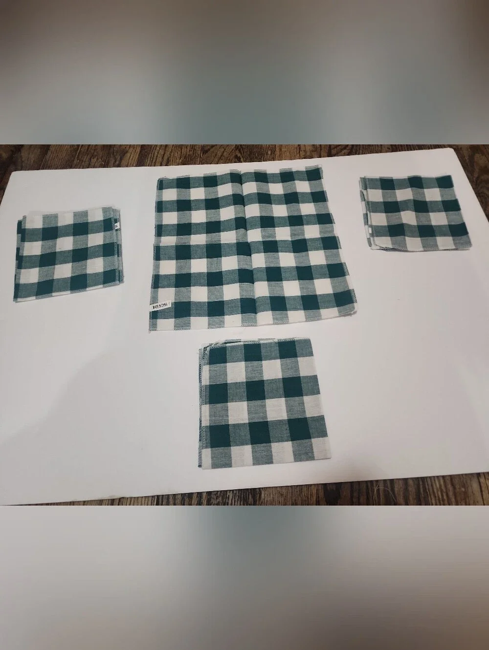 GREEN & WHITE BUFFALO PICNIC CHECK CLOTH NAPKINS Set of 4 NWOT 11